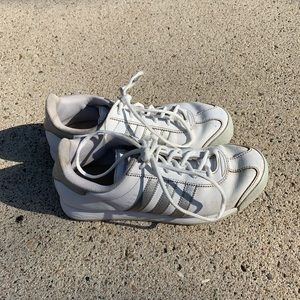 Clean Adidas white shoes 8⭐️